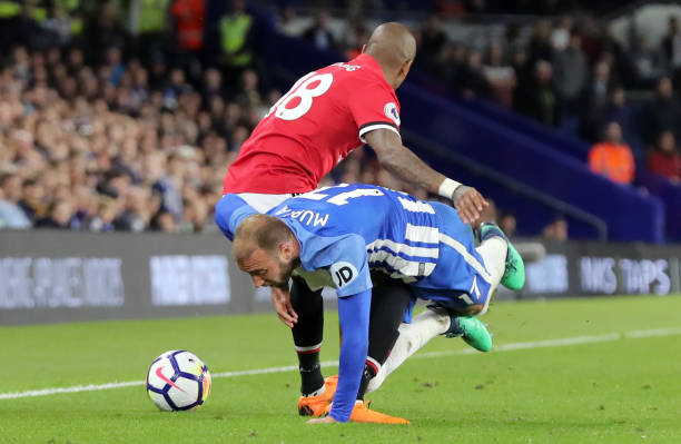 更是对足球 更是对足球